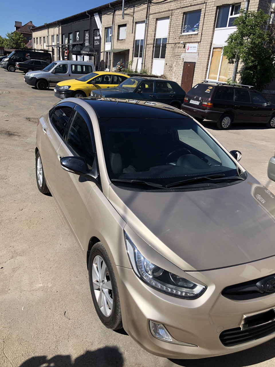 Чёрная крыша — Hyundai Solaris, 1,6 л, 2013 года | стайлинг | DRIVE2