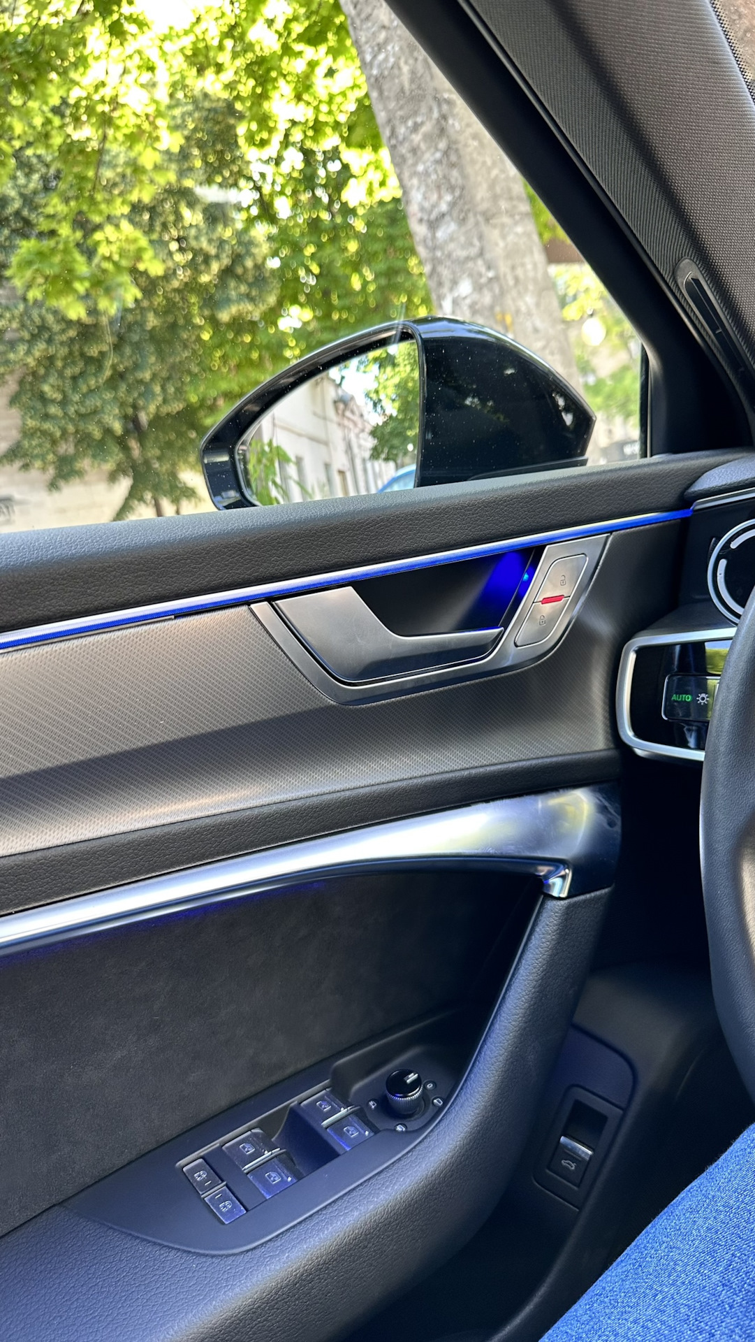 QQ2 Ambient Light — Audi A6 (C8), 2 л, 2019 года электроника DRIVE2