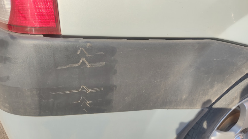 Поцарапали бампер! — Renault Logan (1G), 1,4 л, 2008 года | кузовной ...