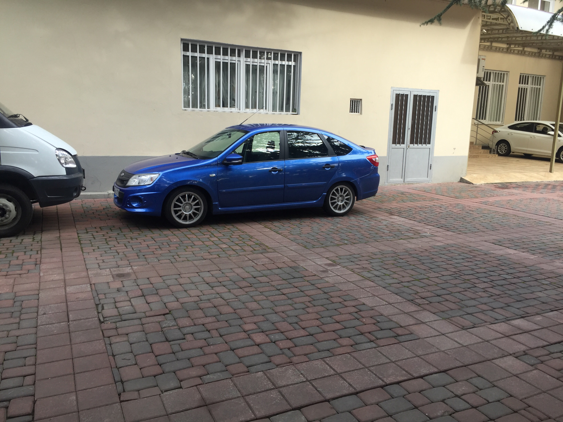 Новая машина — Lada Гранта лифтбек, 1,6 л., 2014 года | просто так | DRIVE2