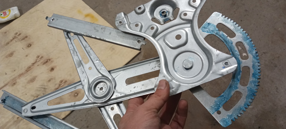 Geely emgrand x7 2014. Смазка механизма стеклоподъемников — Geely ...