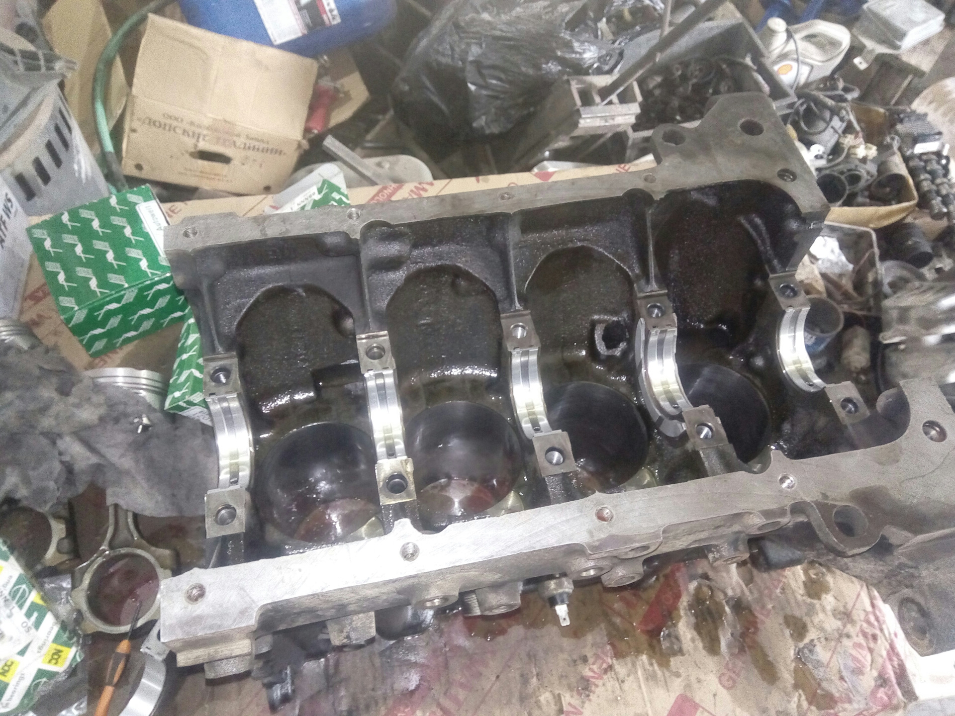 Капитальный ремонт двигателя мазда. Снятие двигателя Мазда 626 gf. Ремонт двигателя Мазда 626 2.0 FS. Замена плиты 4 b12. Mazda 626 III седан (GD) кап ремонт двигателя.