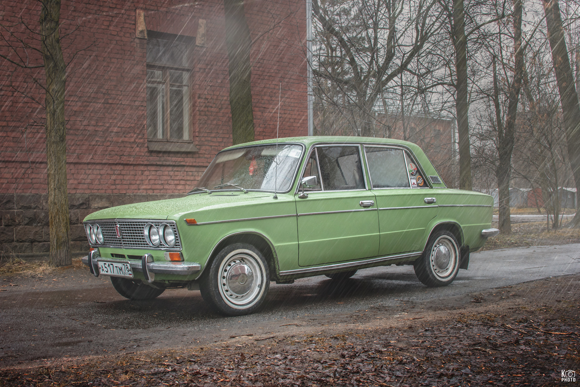 Мини-фотосессия: затерянные в Купчино — Lada 2103, 1,5 л, 1981 года |  фотография | DRIVE2