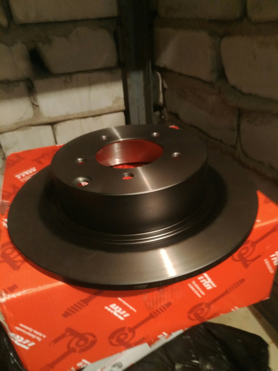 Навые тормозные диски и колодки — Mitsubishi Lancer X, 2 л, 2007 года ...