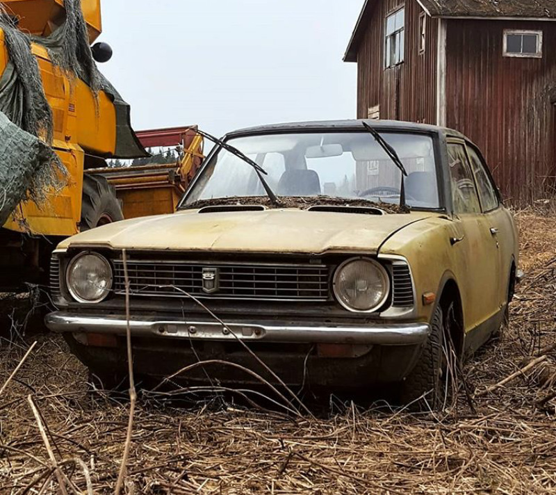 Забытые машины. Забытые автомобили России. Заброшенные автомобили в СПБ. Старые автомобили в Финляндии.