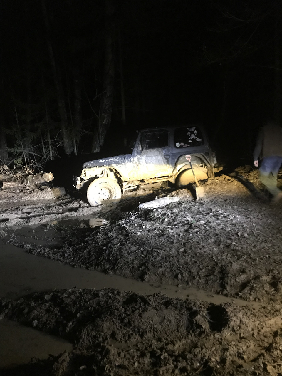 Слабоумие и отвага. Время грязи. Часть 3. Нас тупила ночь. — Jeep Wrangler  (TJ), 4 л, 1997 года | покатушки | DRIVE2