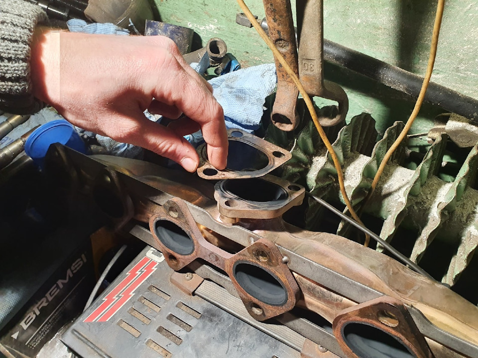 Кривая прокладка у крепления турбины. — BMW 3 series Touring (E46)