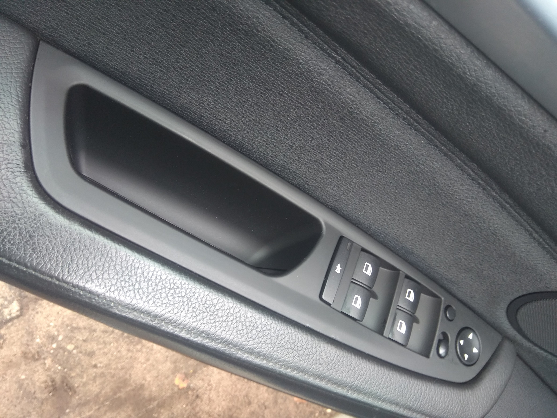 Накладка на водительскую дверь. E60 кнопки стеклоподъемника. Колодка кнопки стеклоподъемника Peugeot 306. Блок управления стеклоподъемниками водительской двери GMC Envoy 2. Фокус 2 наклакистеклоподъемники.