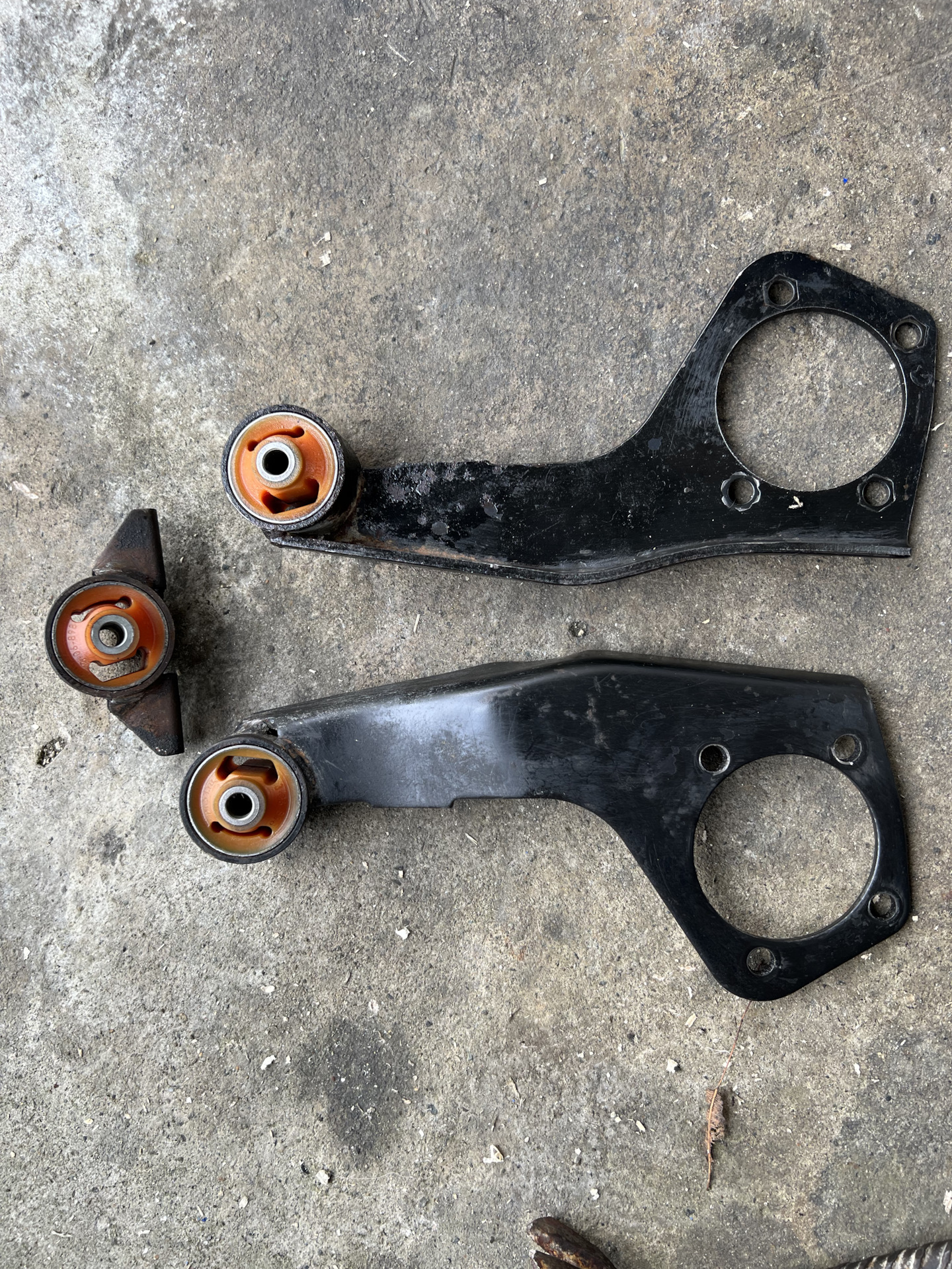 Замена левого подшипника переднего моста — Mitsubishi Pajero (2G), 2,5 ...