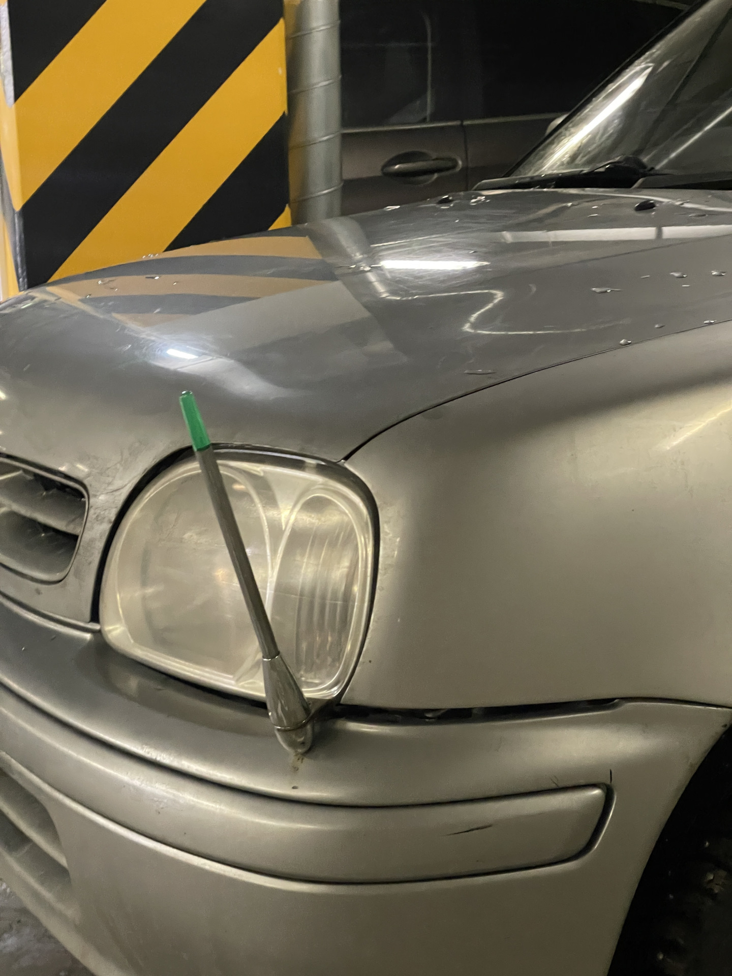 Габаритная антенна в бампер — Nissan March (K11), 1 л, 2001 года ...
