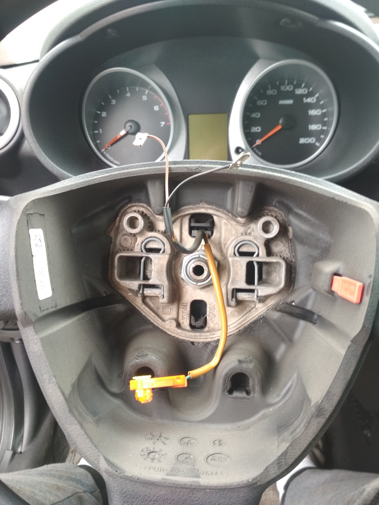 Замена подрулевого шлейфы — Lada Гранта, 1,6 л, 2014 года | визит на ...