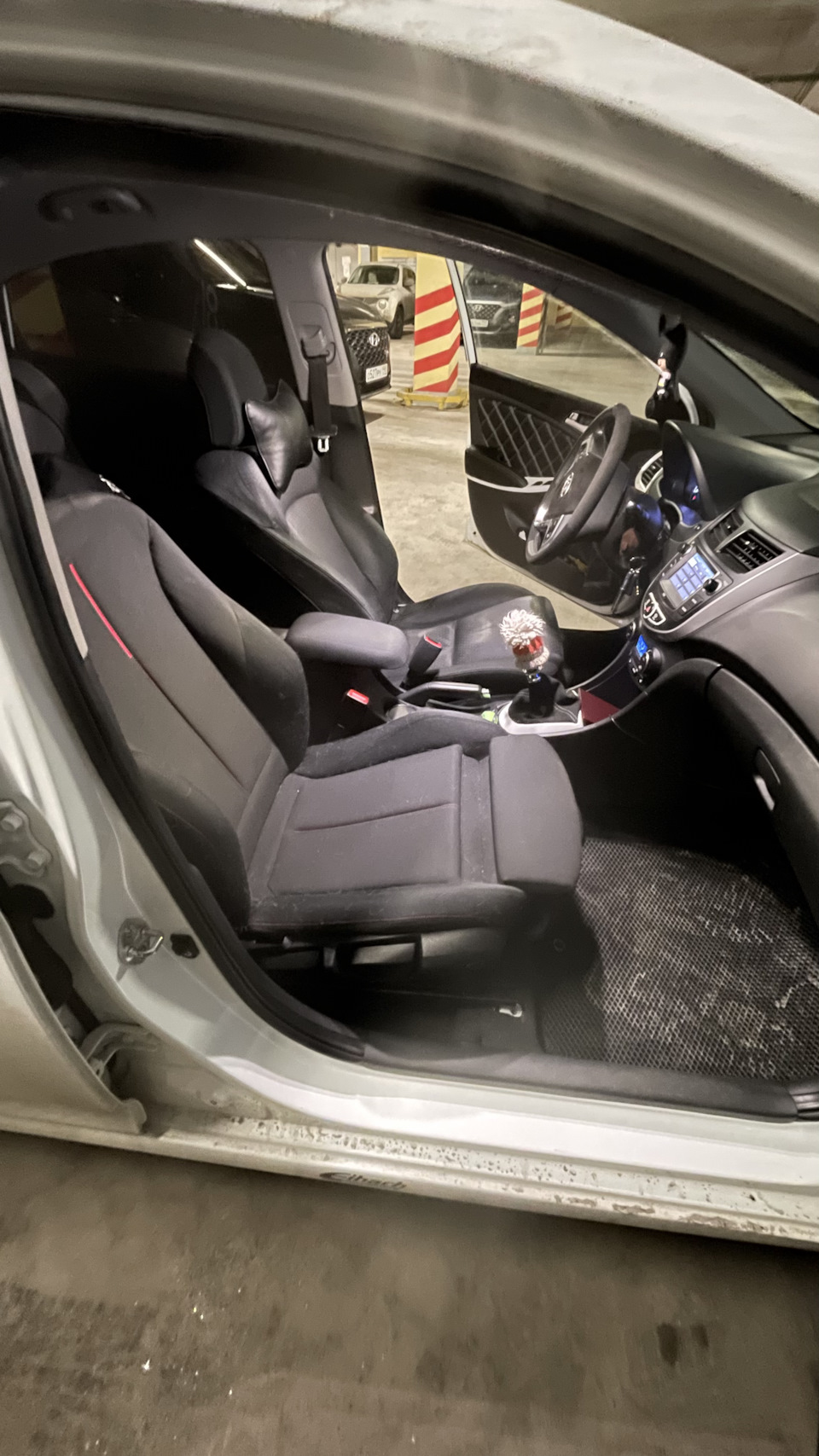 Примерка сидений — Hyundai Solaris (1G), 1,6 л, 2012 года | тюнинг | DRIVE2