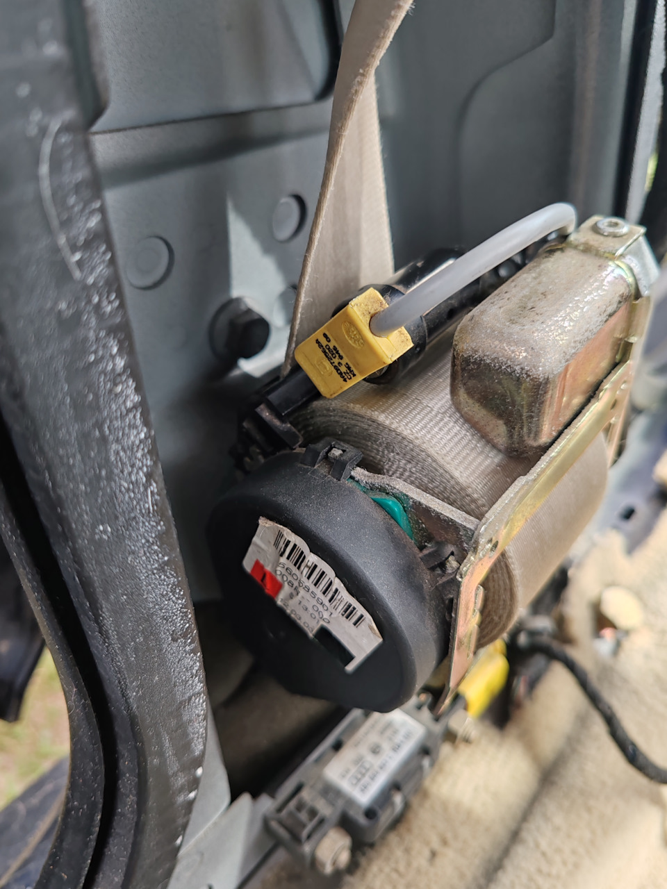 подключил пиропатрон — Audi A6 Avant (C5)