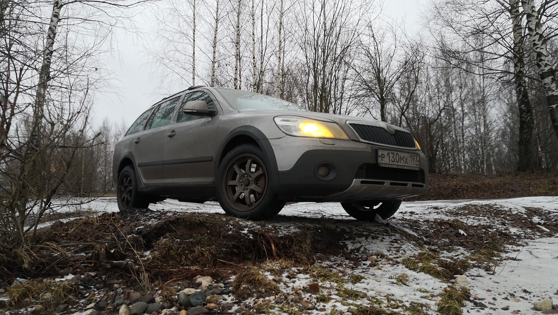 Шкода скаут 2011. Подвеска Skoda Octavia Scout. Подвеска Шкода Октавия Скаут. Skoda Octavia Scout 2.0 MT 2008 подвеска. Шкода Октавия Скаут 2012 подвеска.