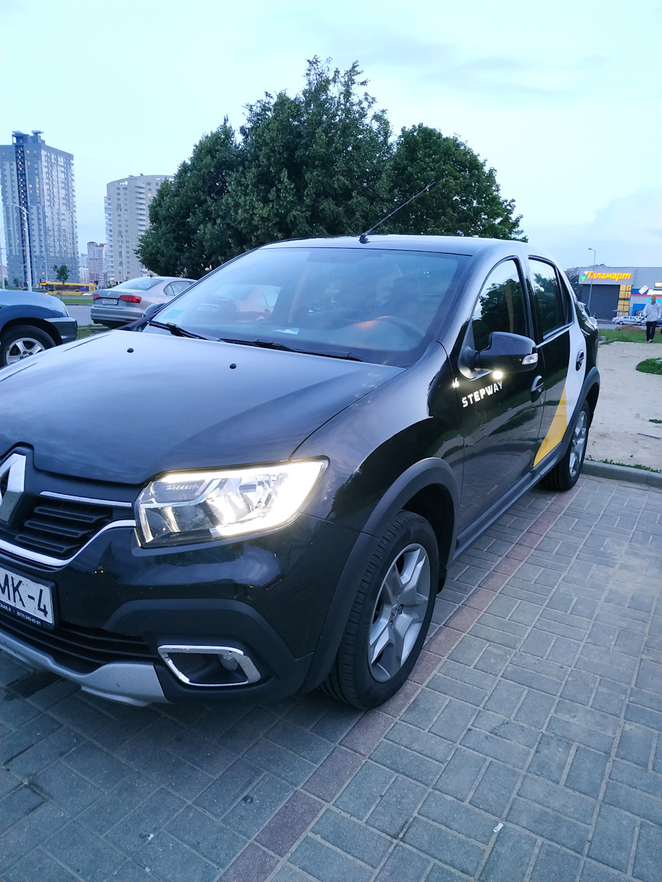 Renault Logan Stepway черный