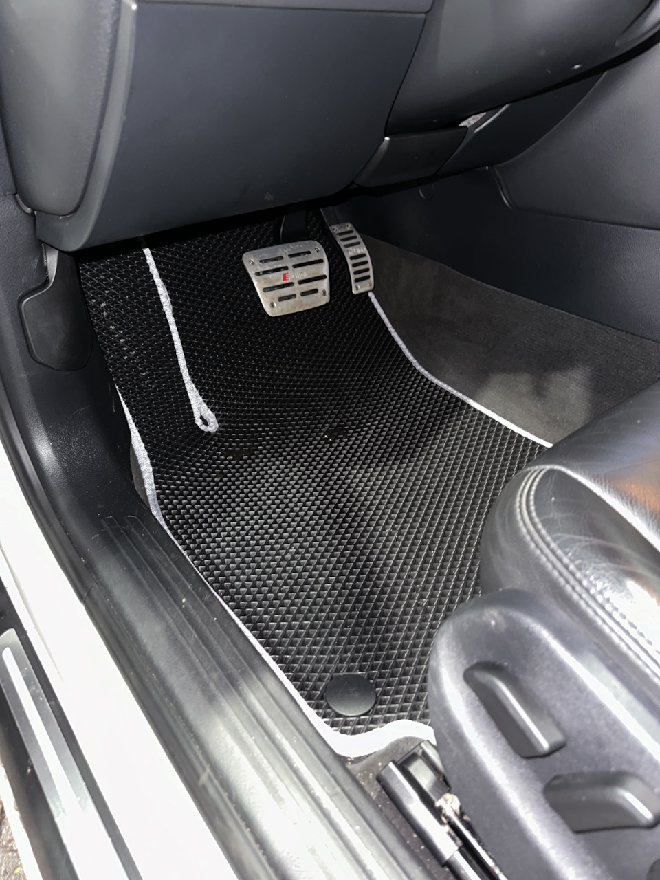 Коврики EVA — Audi A6 (C6), 2,8 л, 2010 года | аксессуары | DRIVE2