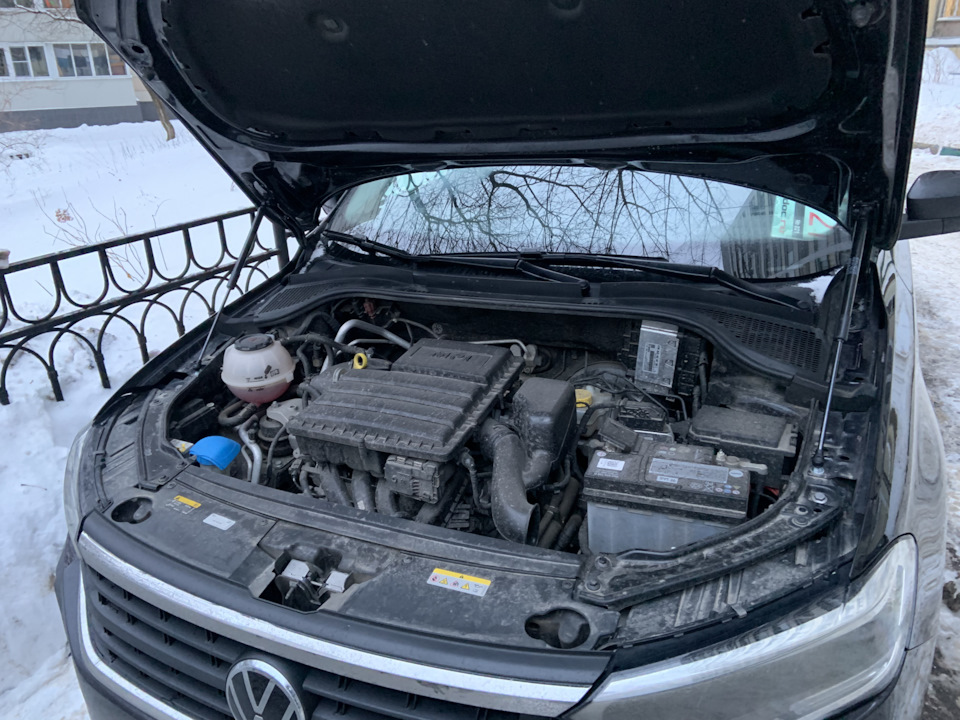 Амортизаторы для капота — Volkswagen Polo liftback, 1,6 л, 2020 года ...