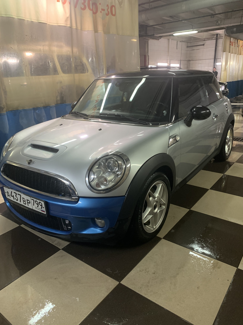 Покрасил бампер, машина стала одного цвета — MINI Cooper S Mk II, 1,6 л,  2009 года | кузовной ремонт | DRIVE2