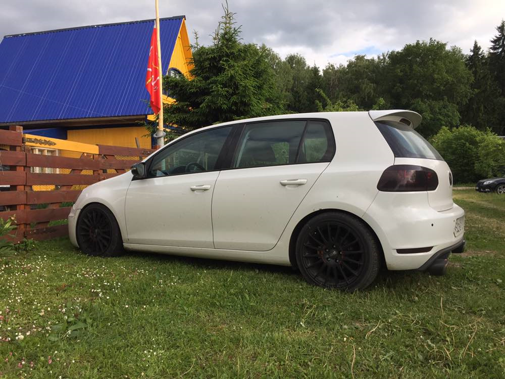 Golf 6 белый черные диски