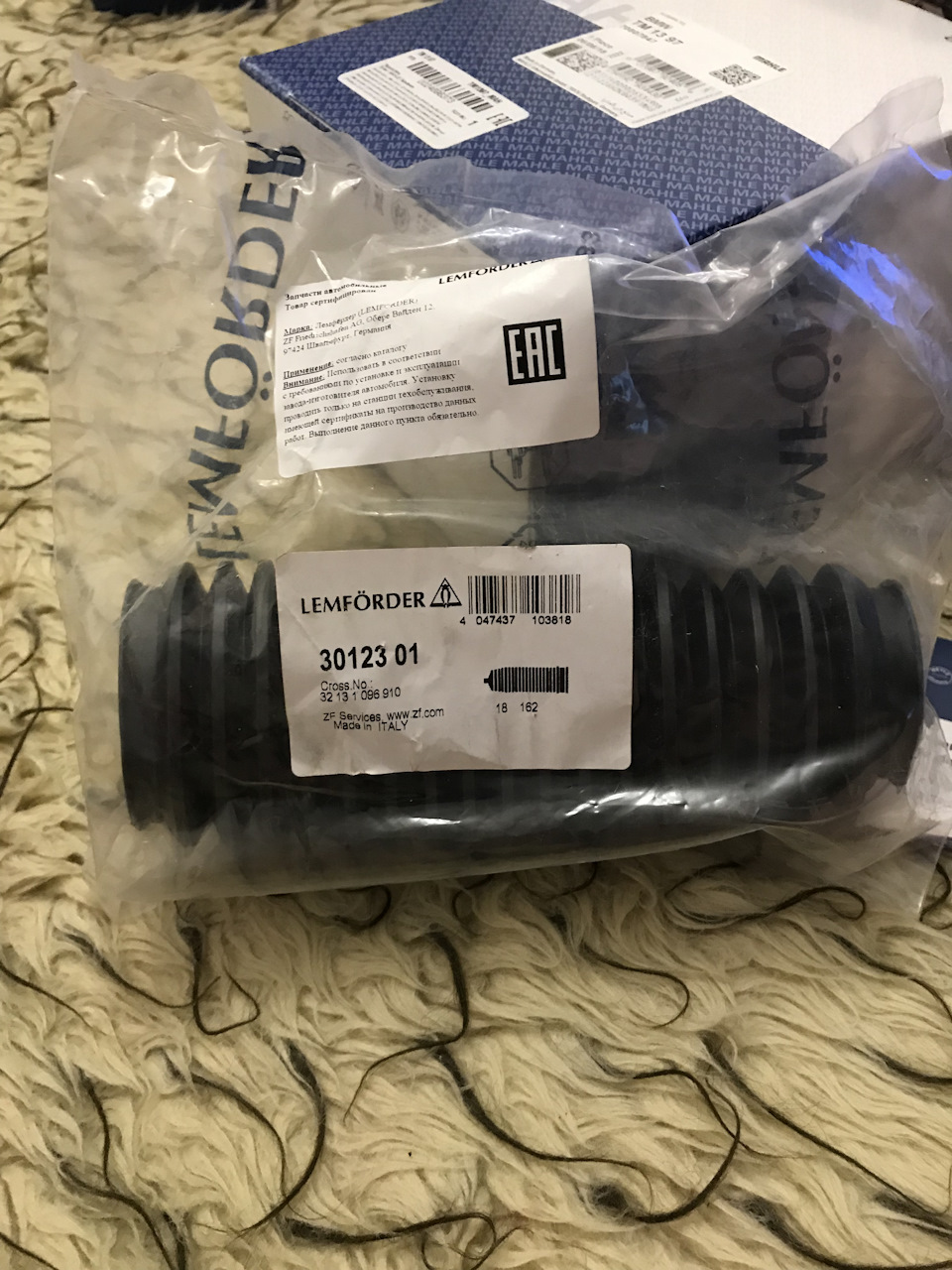 Пыльник рейки без посадочной втулки Lemforder — BMW 3 series (E46). Запчасти на фото: 047437, 3012301, 18162