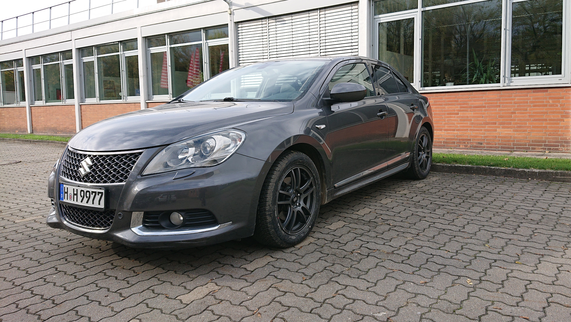 Suzuki grand vitara диски r18. Диски kizashi r16. Сузуки кизаши дорожный просвет. Шины suzuki kizashi. Шины suzuki kizashi.