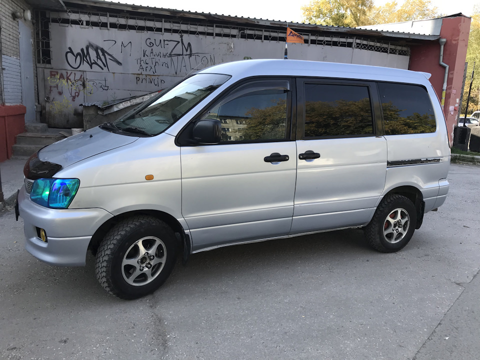 Toyota Lite Ace Noah габариты салона