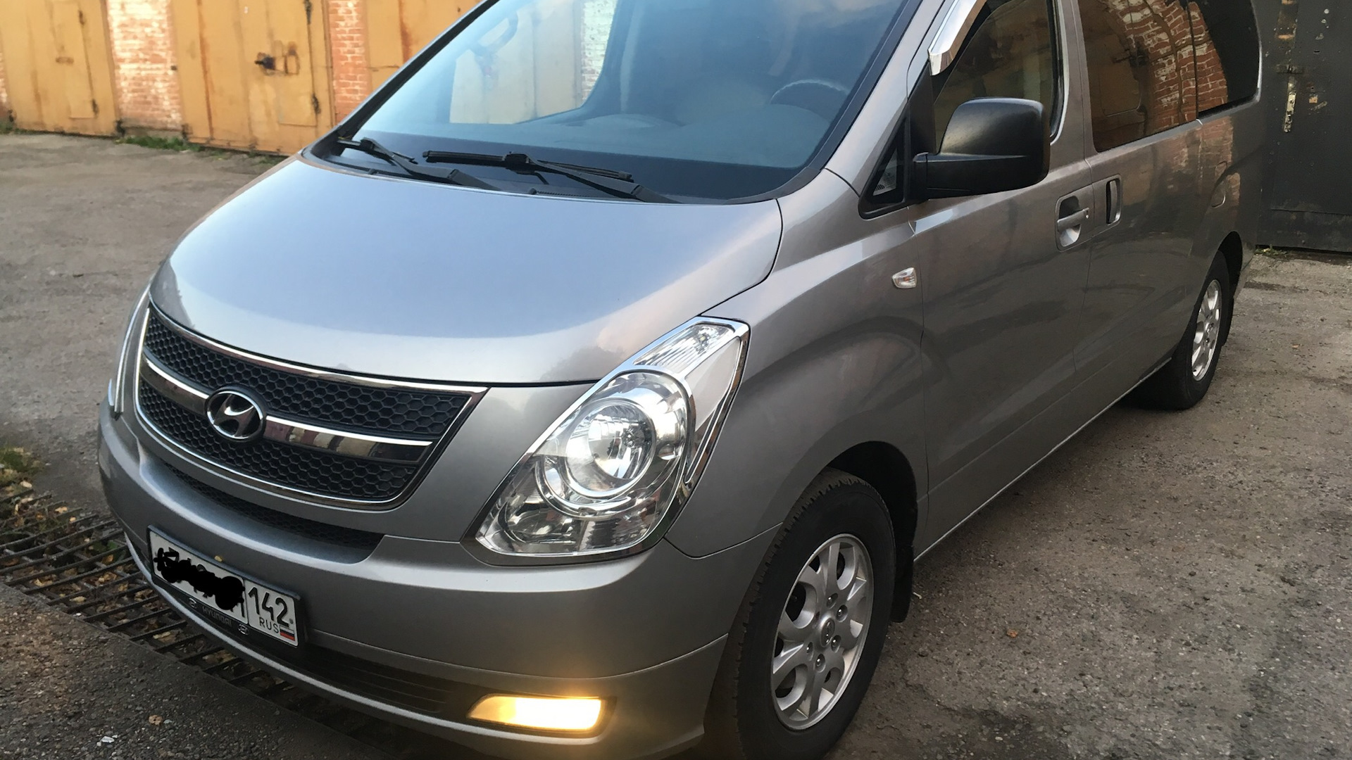 Hyundai grand starex 2 5. Hyundai Grand Starex 2011. Хендай Гранд Старекс 2011 г отзывы владельцев.