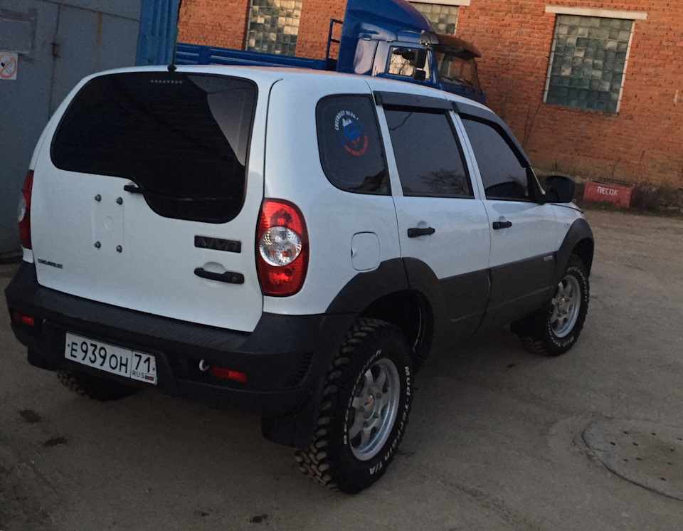 Снял запаску, без запаски круче) — Chevrolet Niva (1G), 1,7 л, 2015 ...