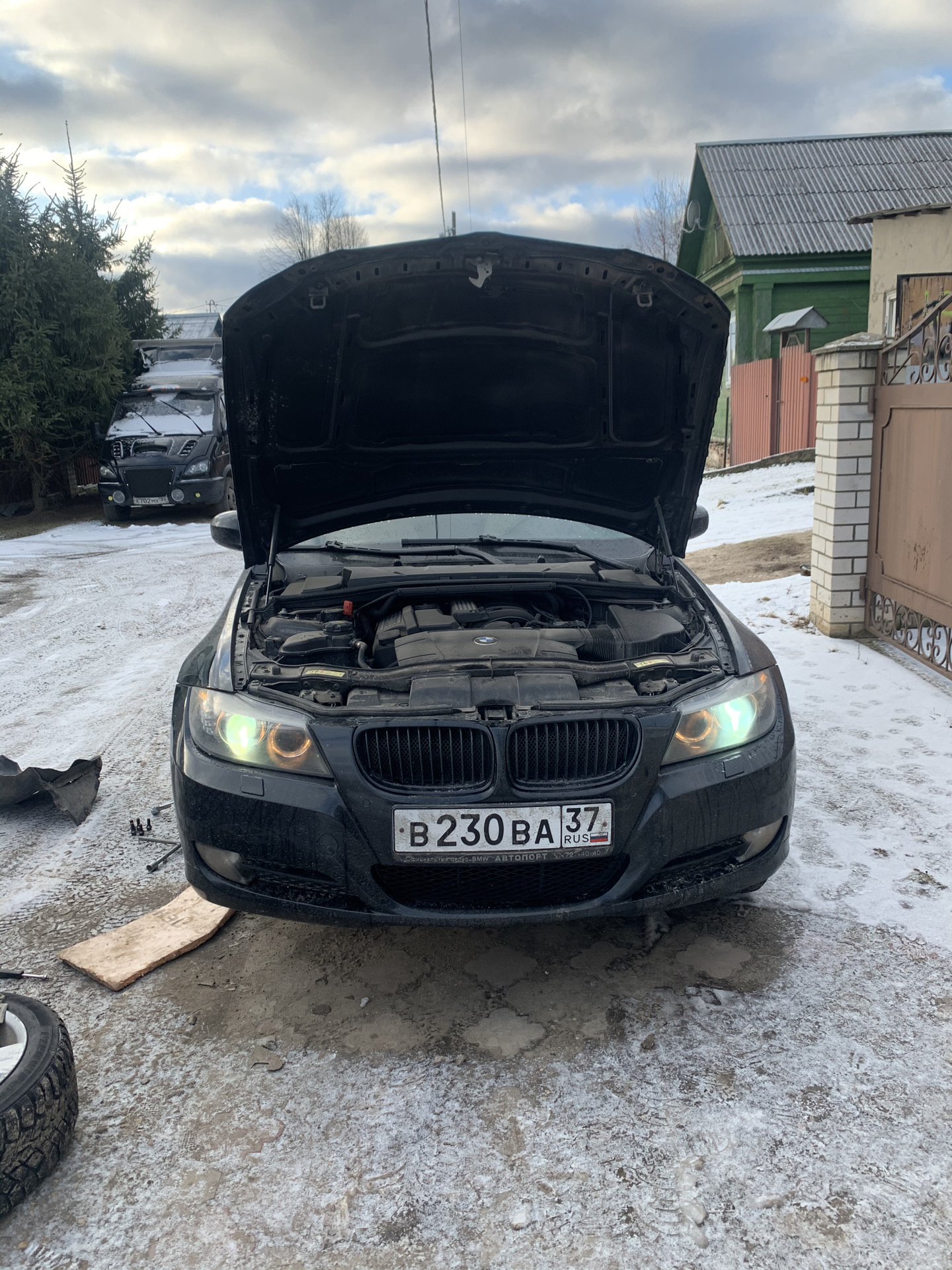 Ближний свет бмв е90. BMW f30 замена ламп ближнего света.