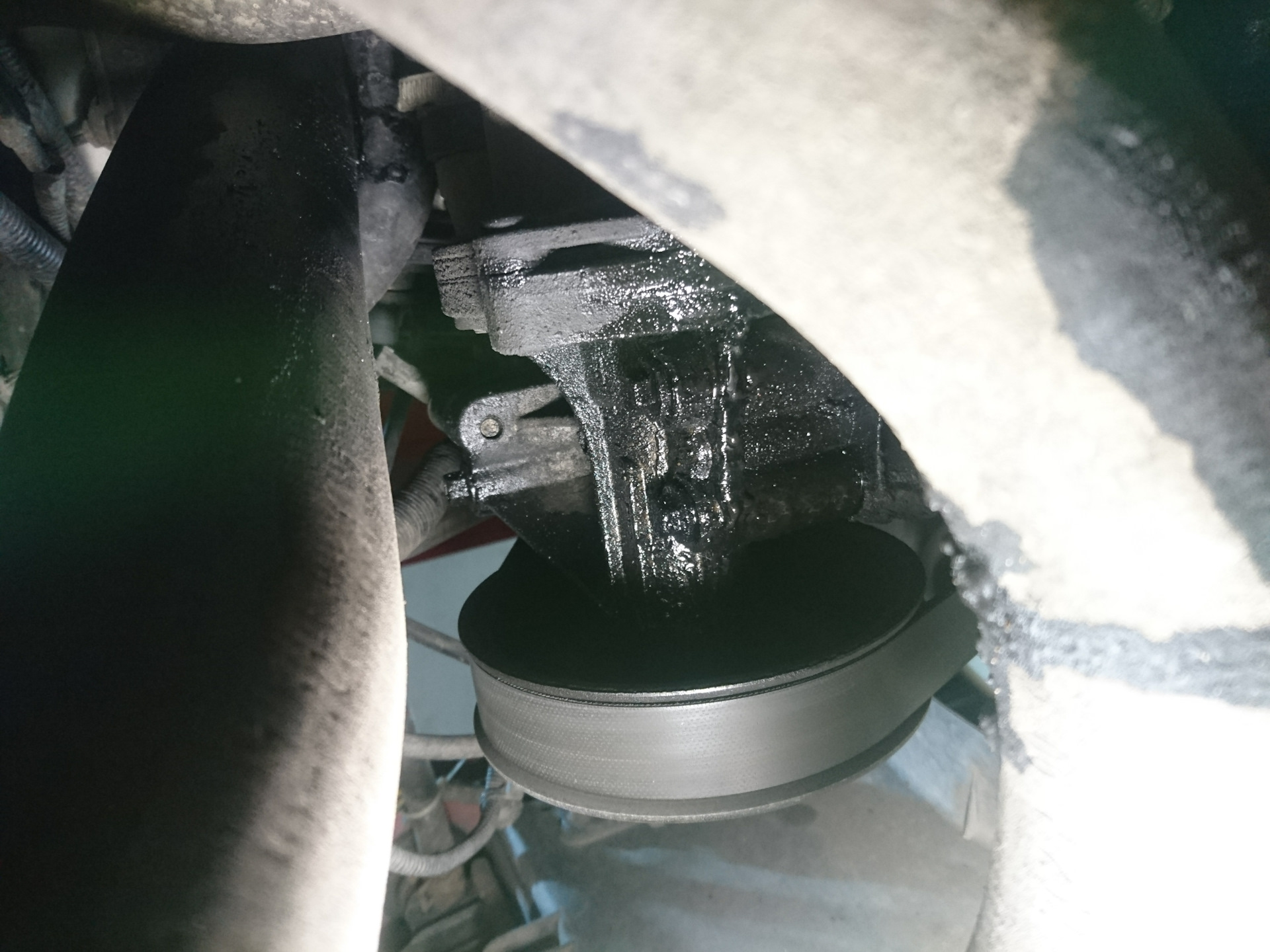 Вся помпа в масле… Течь из вакуумного насоса? — DRIVE2