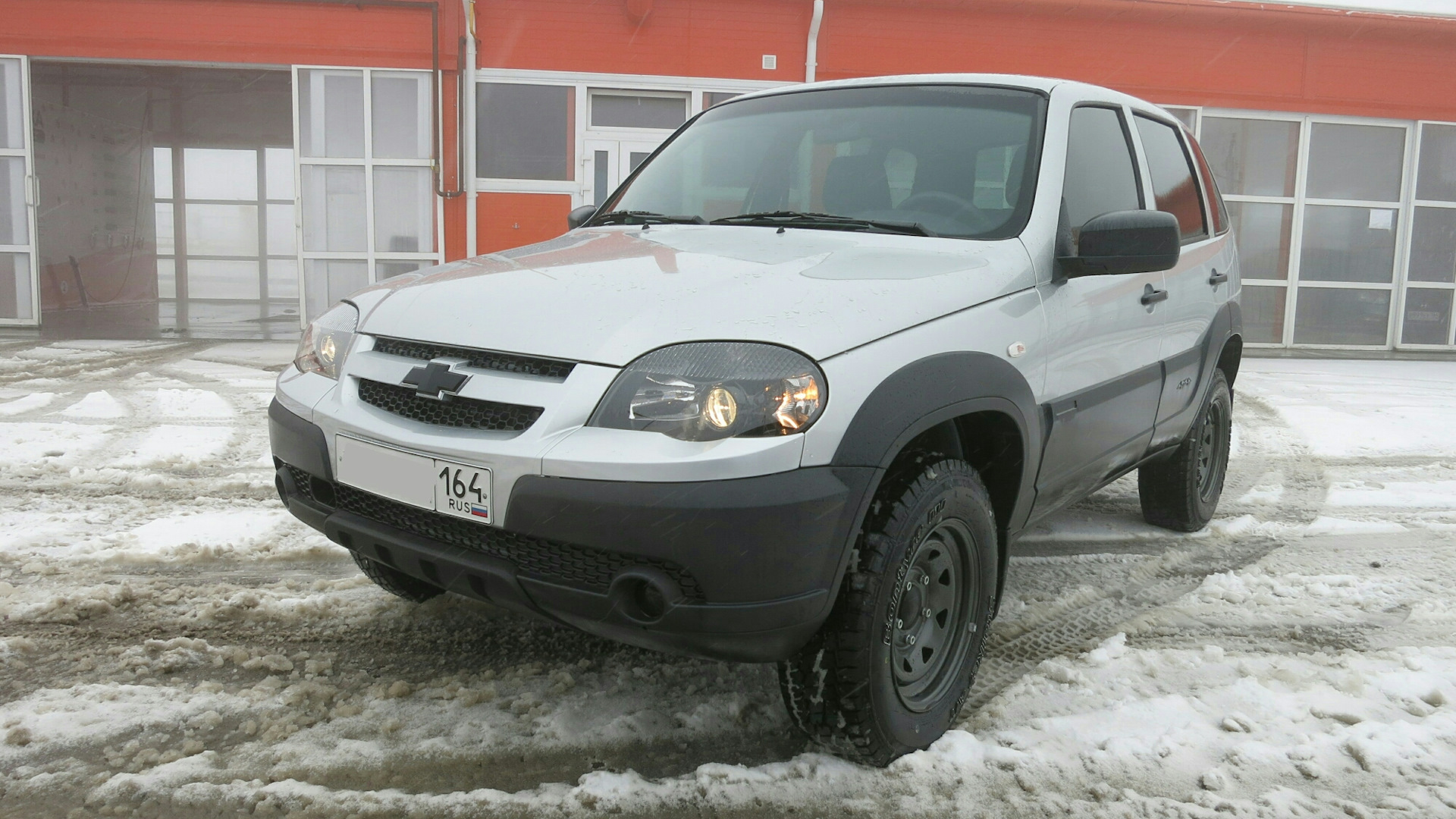 Chevrolet Niva off Road белая