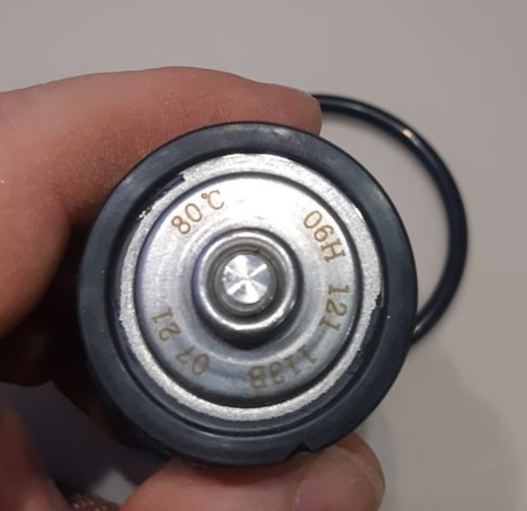 8 термостат. Термостат уаз 82 градуса. 8. Термостат газ 3307 70 градусов. Термостат газ 53 70 градусов.
