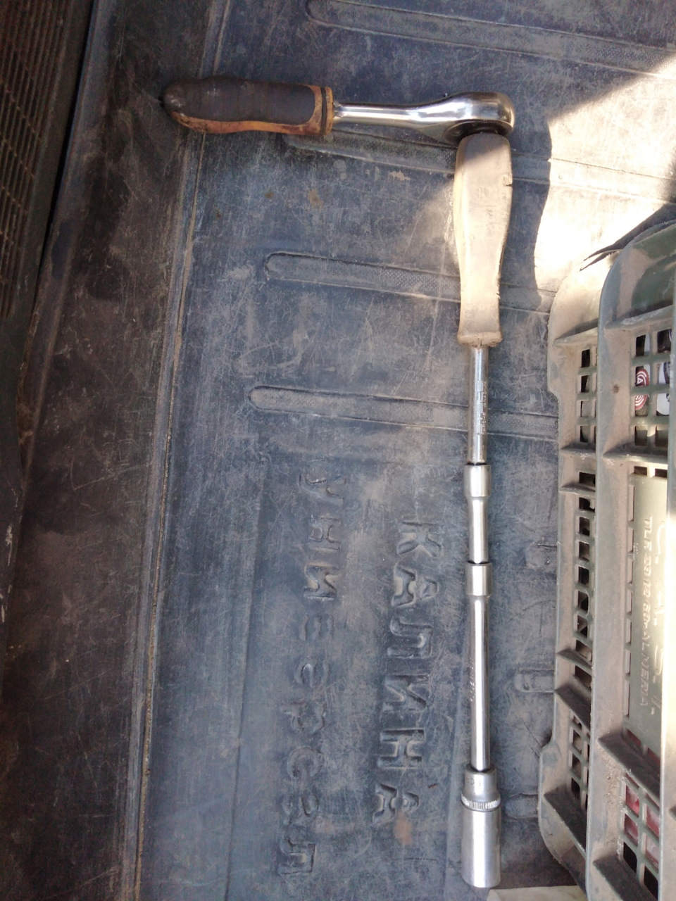 Регулировка троса ручника — Lada Калина универсал, 1,5 л, 2008 года ...