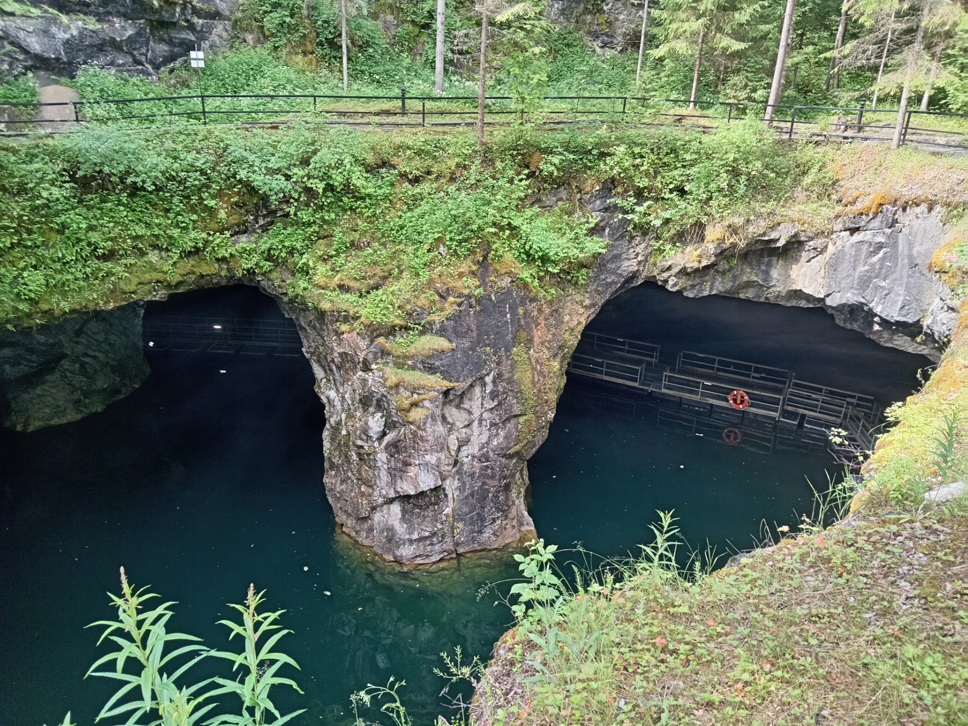 Вокруг Ладожского озера. — Renault Logan (1G), 1,4 л, 2007 года ...