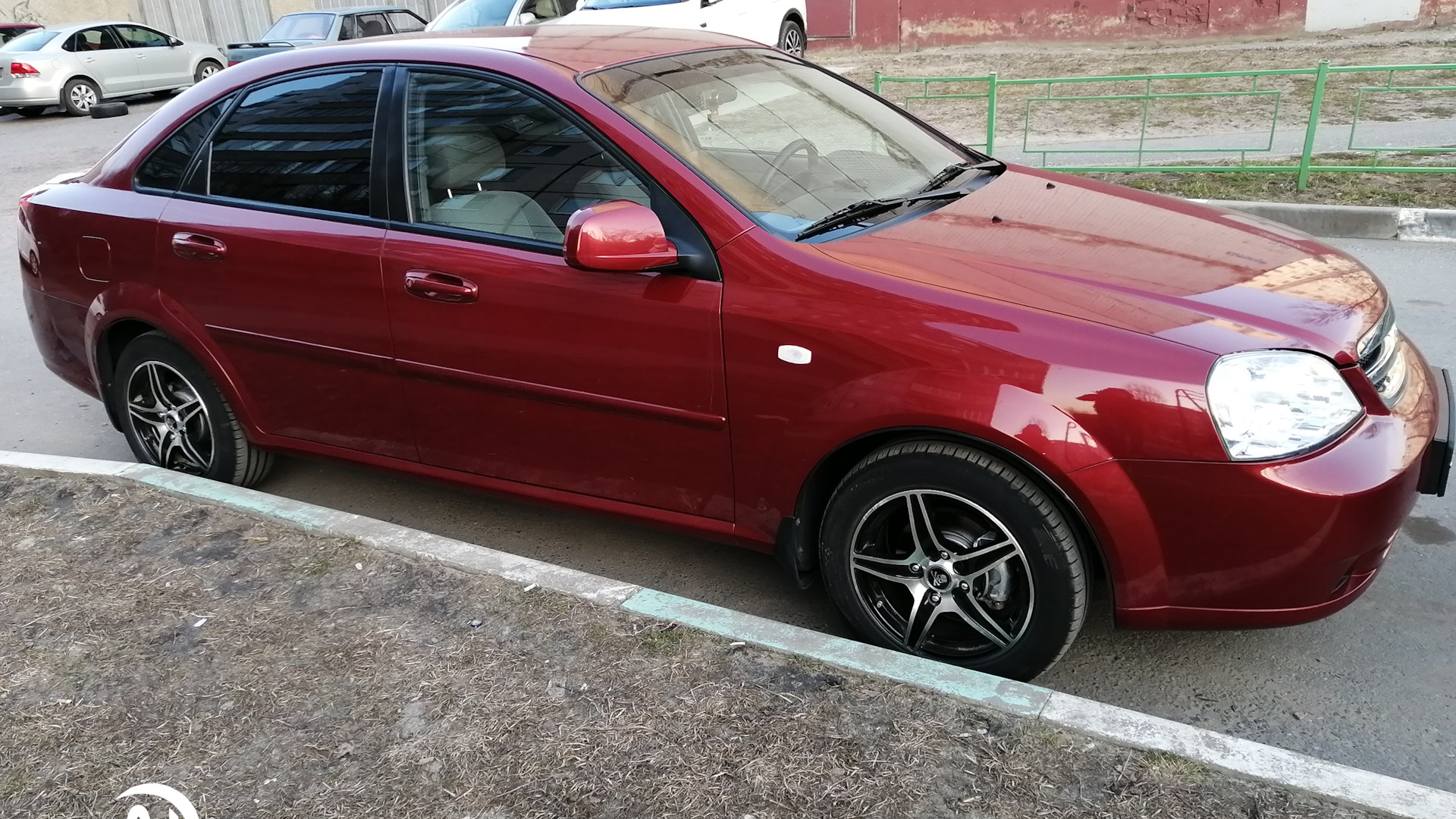 Chevrolet Lacetti Red заднее стекло