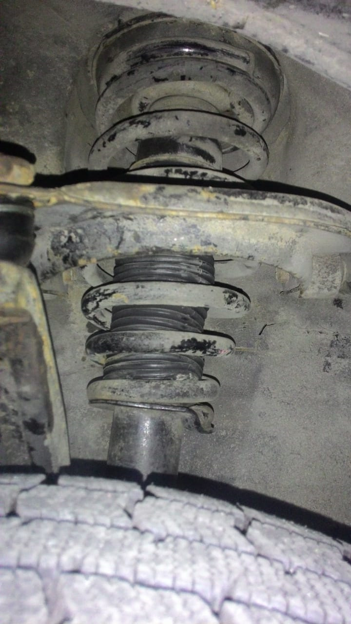 Замена пыльника амортизатора, втулки стабилизаторов и стойки ...