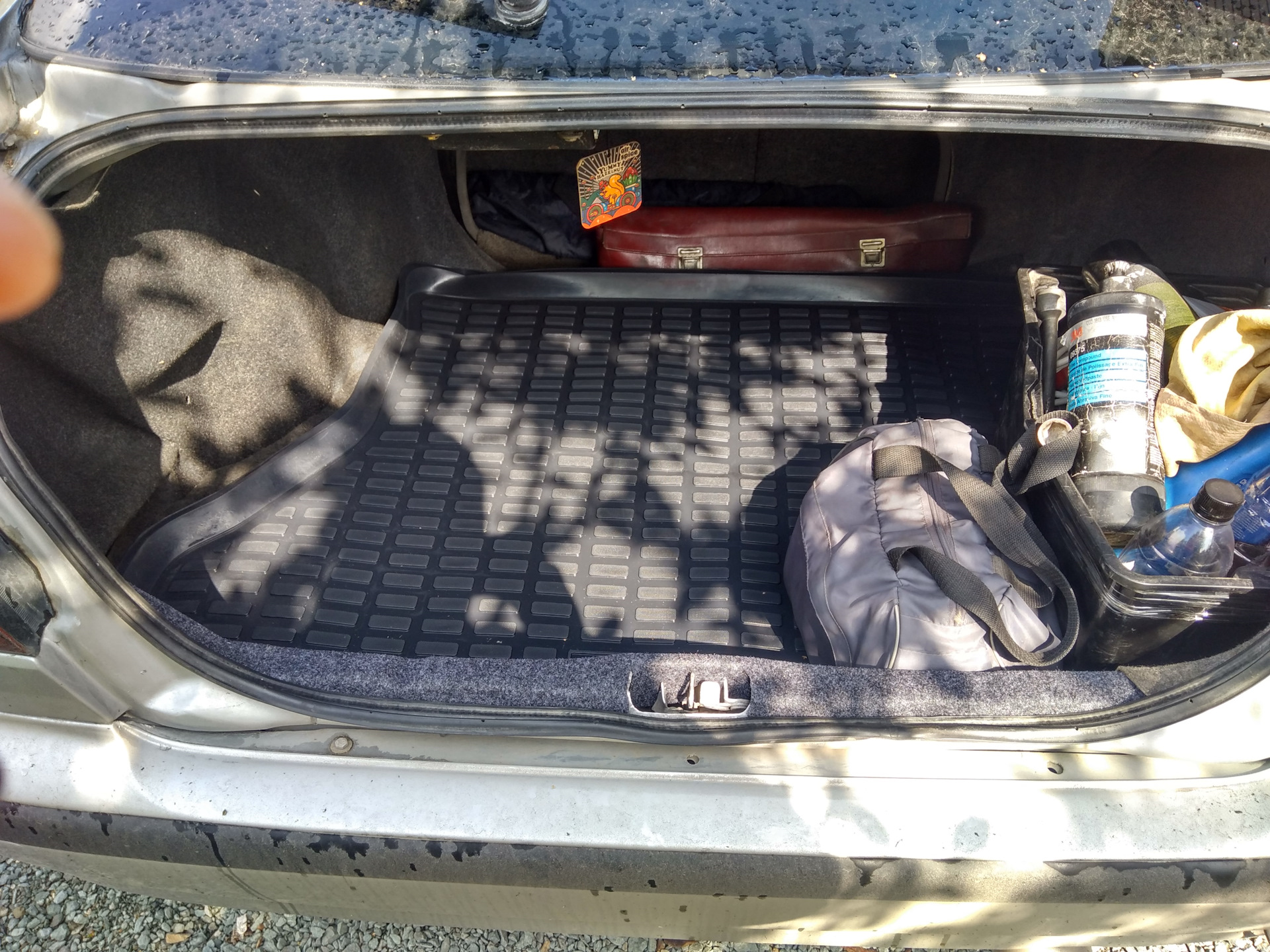 резиновый ковер в багажник — Nissan Primera (P11), 1,8 л, 1999 года .