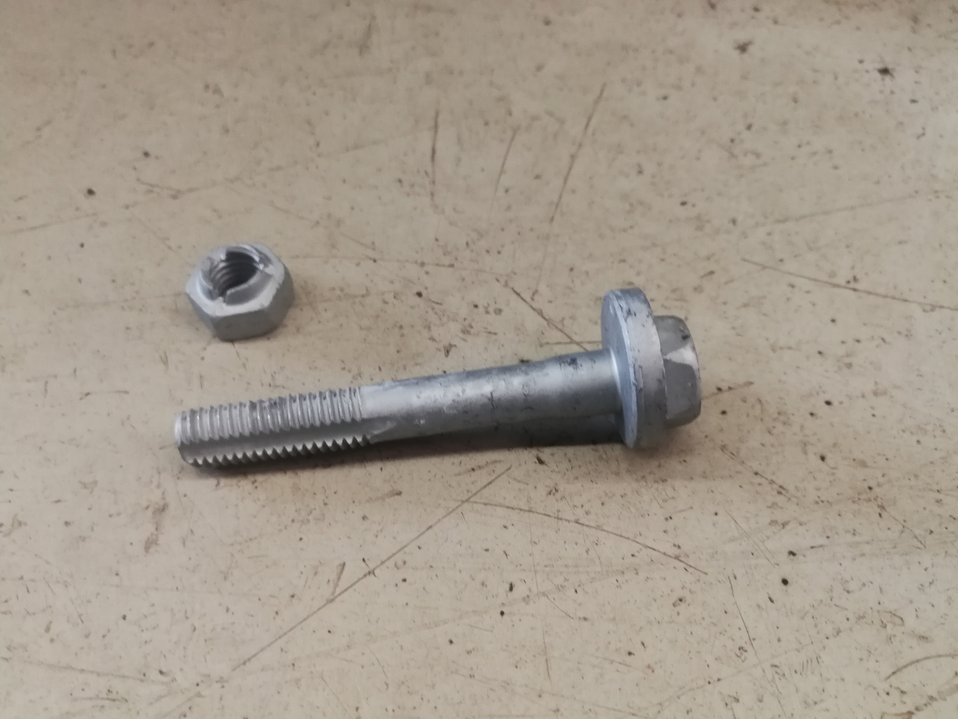 верхний болт. верхний болт. верхний болт. 25 ваз. верхний болт.