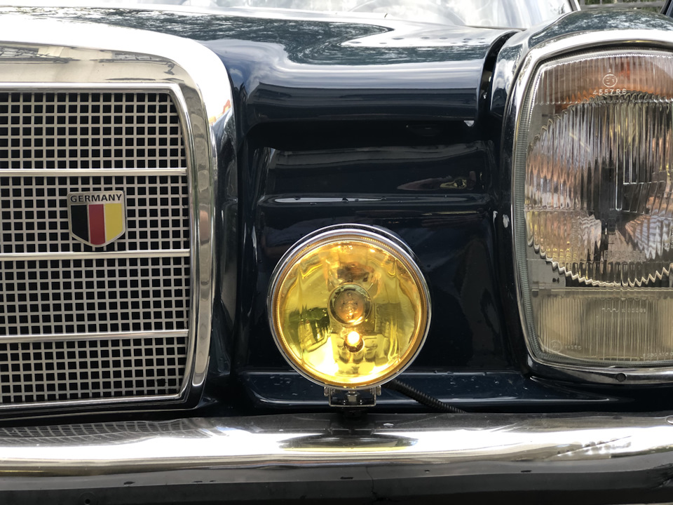 Значки-шильдики на решетку радиатора Мерседес w115 — Mercedes-Benz W115 ...