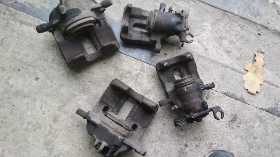 Переборка тормозных суппортов, снова фары, замена масла и фильтров ...