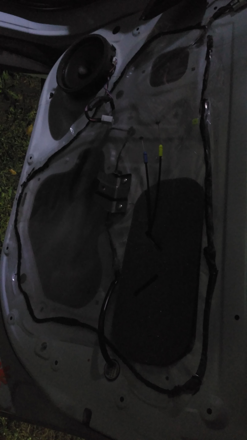 Поиск источника вибрации при прослушивании музыки — Mitsubishi ...