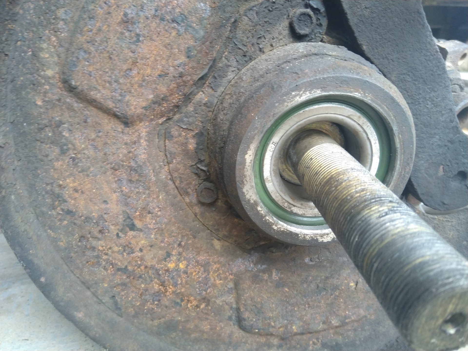 Замена ступичного подшипника - Москвич 2141, 1,7 л, 1994 года своими руками DRIV