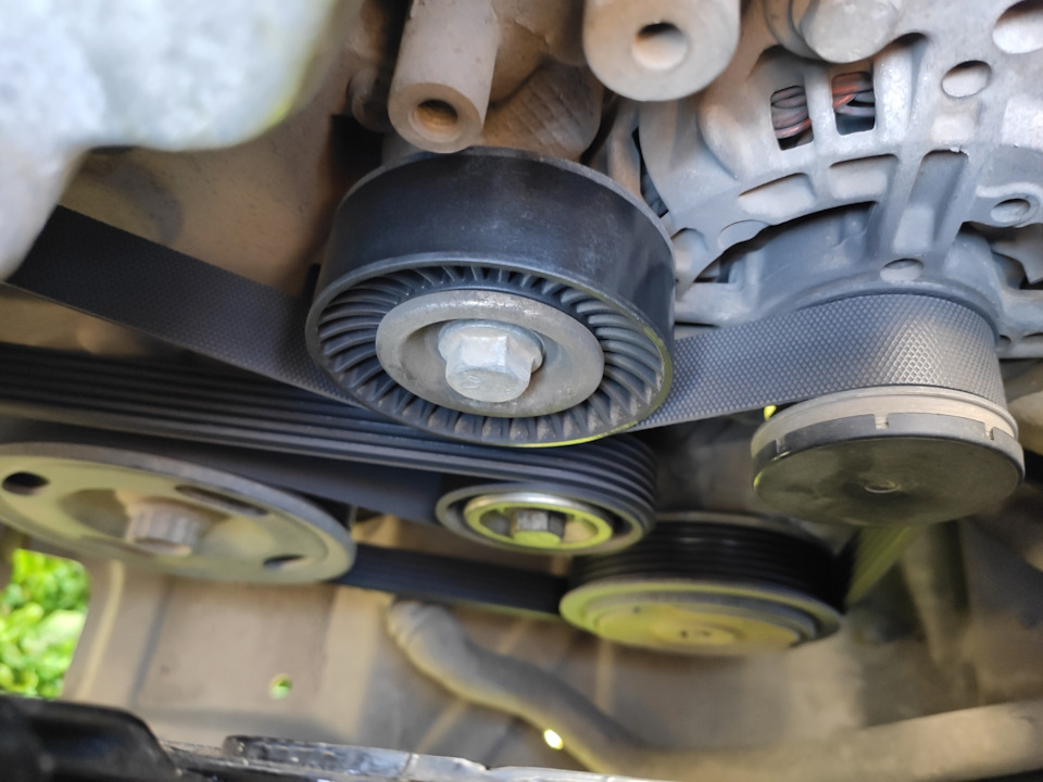 Писк, свист под капотом справа (помпа) caxa — Volkswagen Tiguan (1G), 1 ...