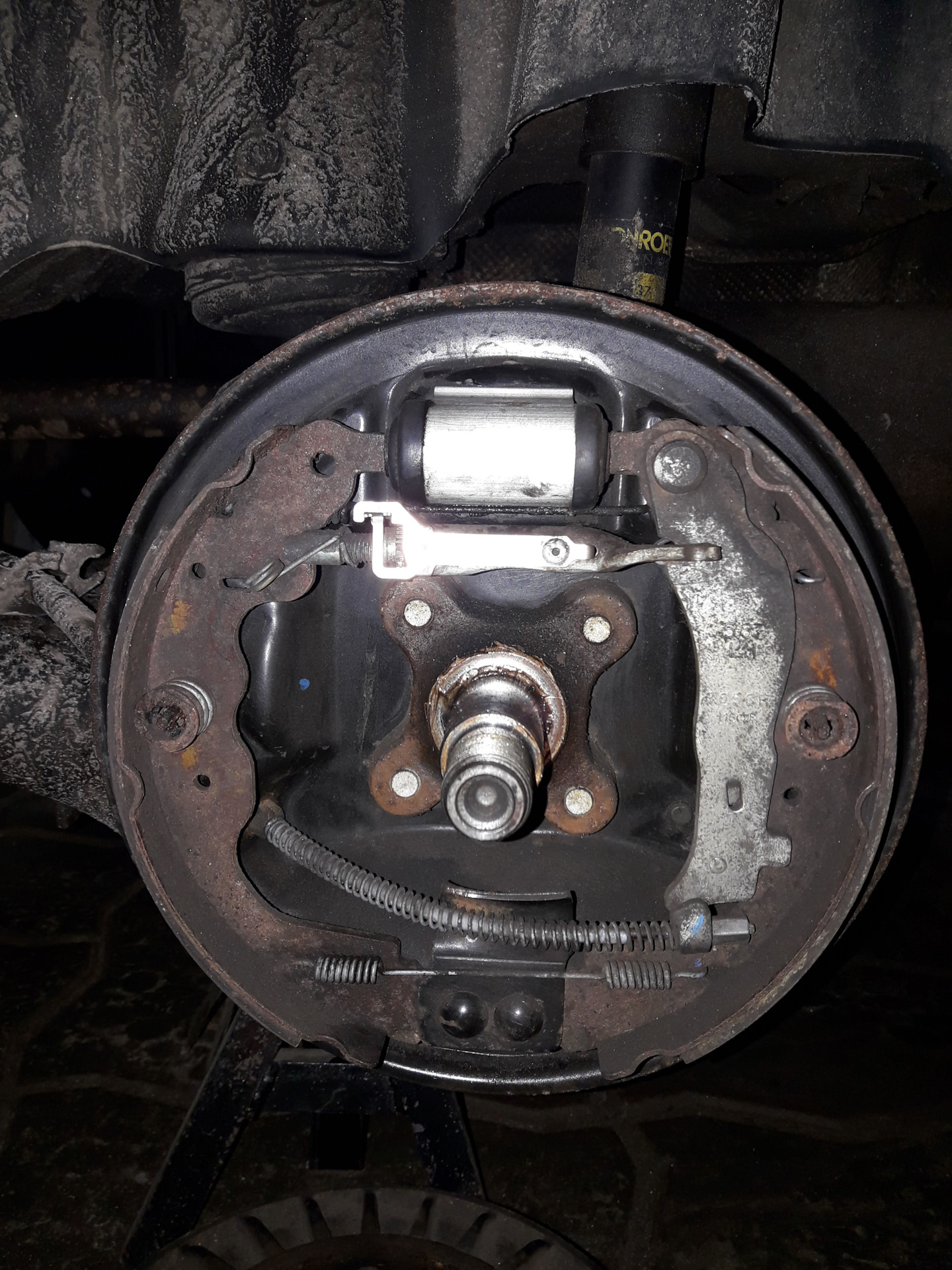 6. Задние тормоза рено логан 1. Замена задних колодок рено логан 2. Замена задних колодок рено логан 2. Задние тормоза рено логан 2.