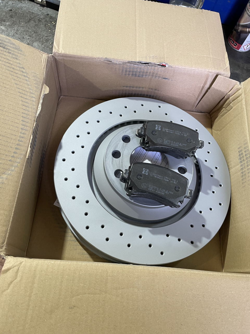 Замена дисков и колодок — Volkswagen Passat CC, 3,6 л, 2009 года ...