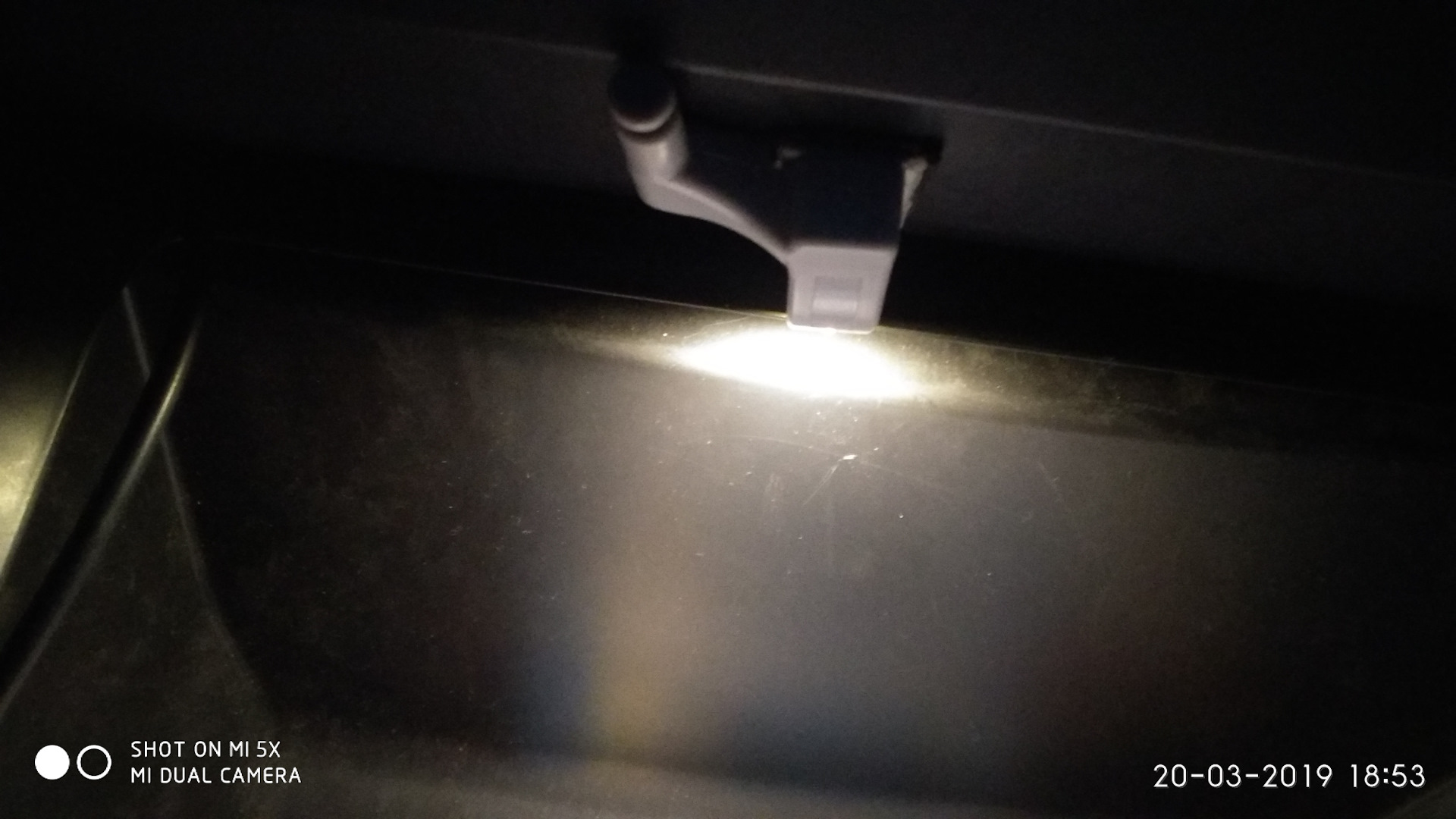 Подсветка в бардачке. — Toyota RAV4 (IV), 2 л, 2017 года | аксессуары ...