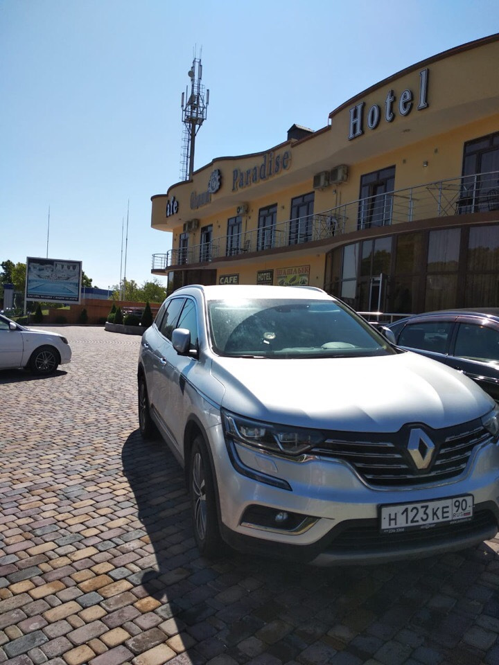 перед отелем — Renault Koleos (2G)