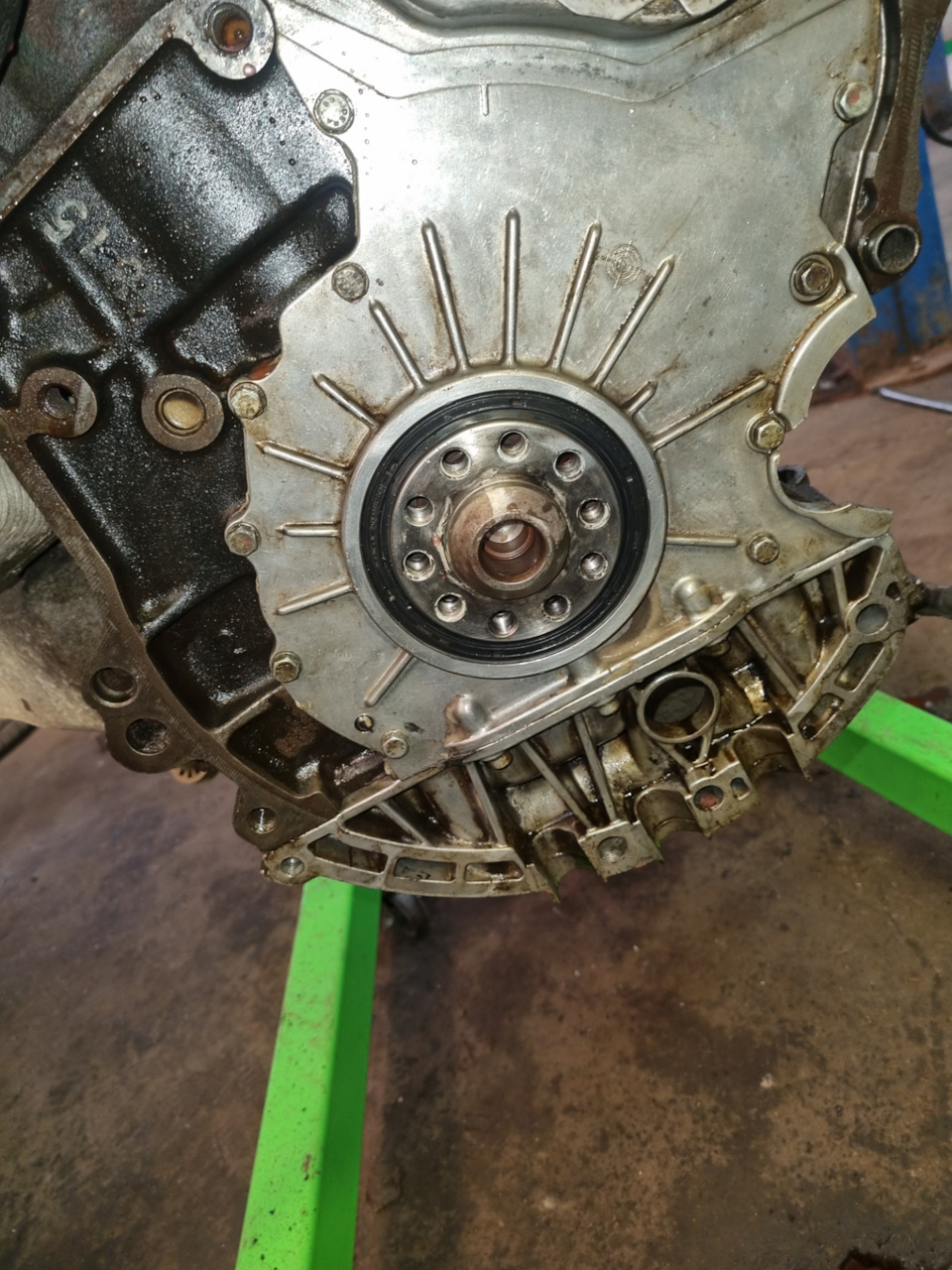 Сальник на месте, а я домой. Утром продолжу. — Volkswagen Touareg (1G)