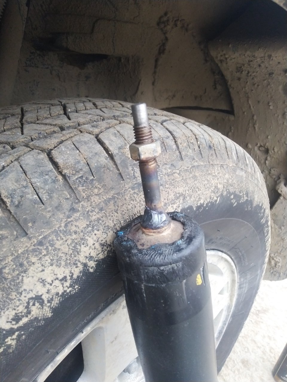 Обломился шток амортизатора — Ford Maverick II, 3 л, 2006 года ...