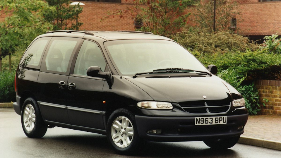 2000 chrysler voyager 3.3 oil capacity